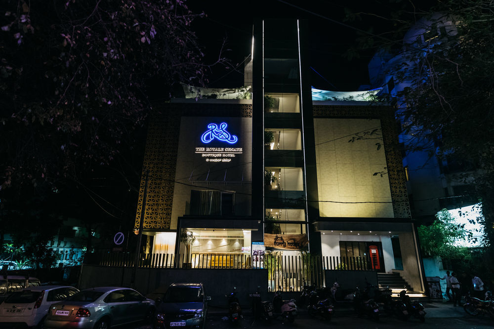 班加罗尔皇家参议院马场酒店 外观 照片